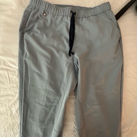 FIGS Men’s Dusty Blue Tansen Jogger Scrub Pants - Picture 3 of 4